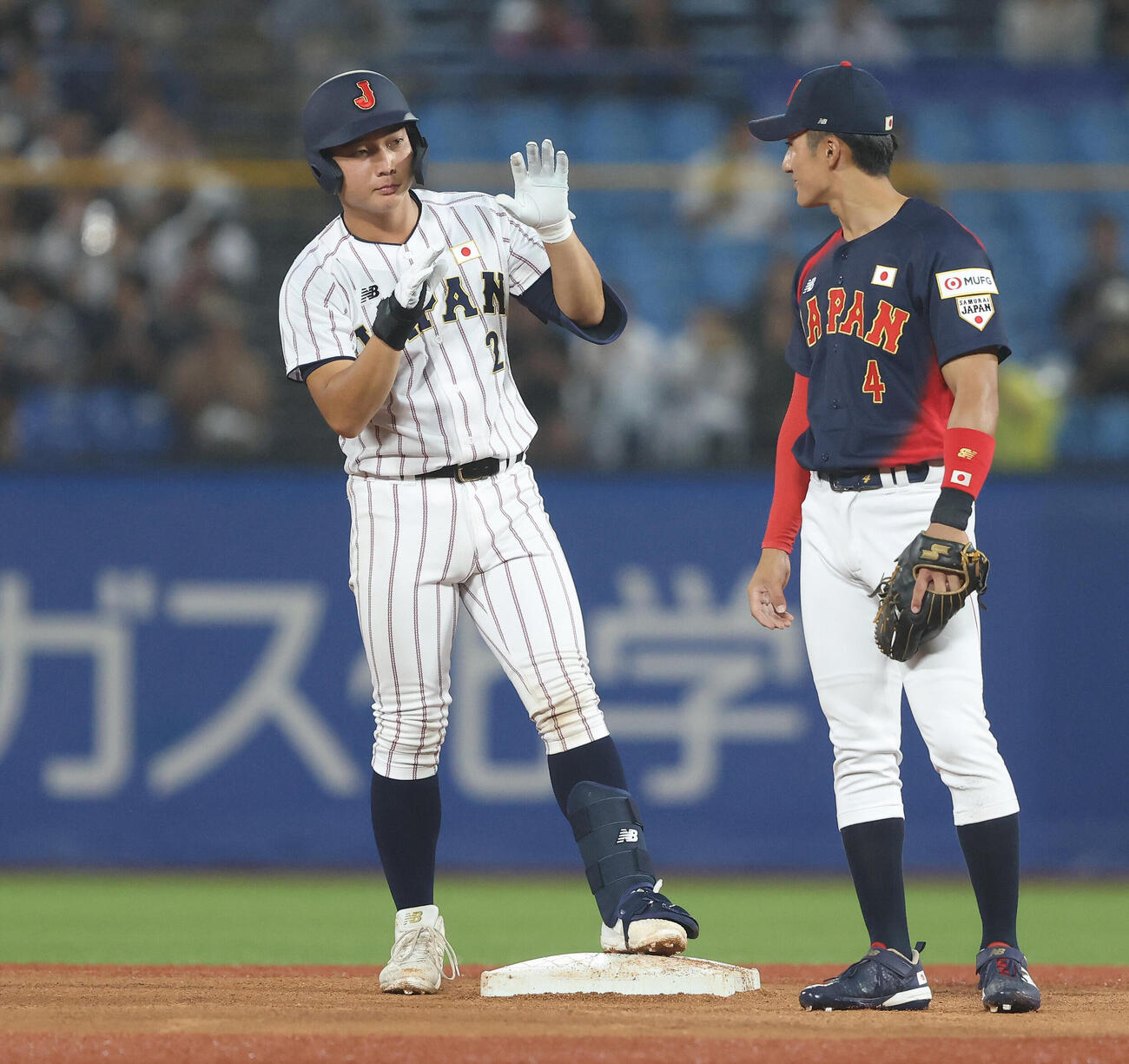 大学日本代表対高校日本代表　1回裏高校日本代表2死一塁、同点適時二塁打を放ち出塁する山田凜虎（撮影・河田真司）