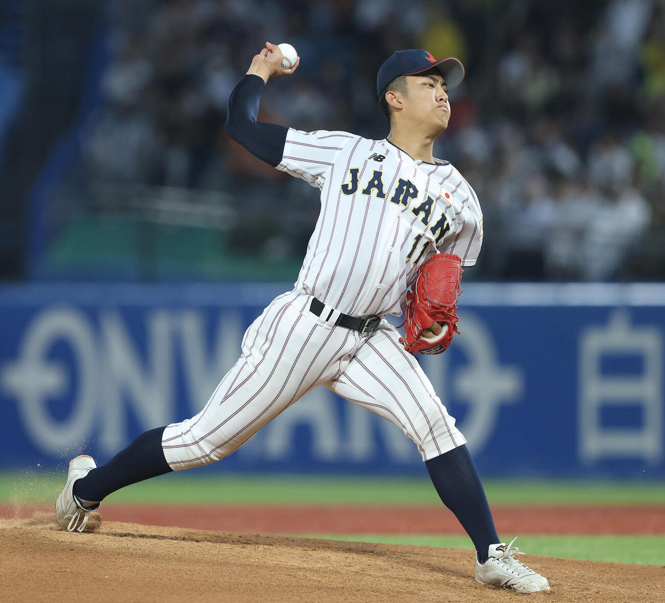 大学日本代表対高校日本代表　力投する高校日本代表先発の織田翔希（撮影・河田真司）