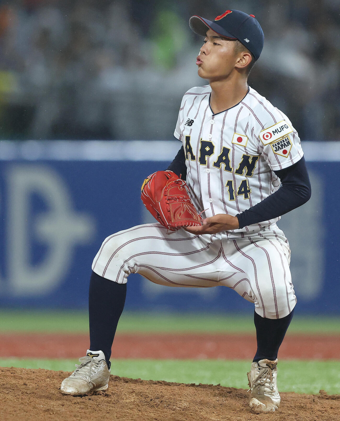 大学日本代表対高校日本代表　4回表大学日本代表2死二塁、黒田義信を投直に抑える前田侑大（撮影・河田真司）
