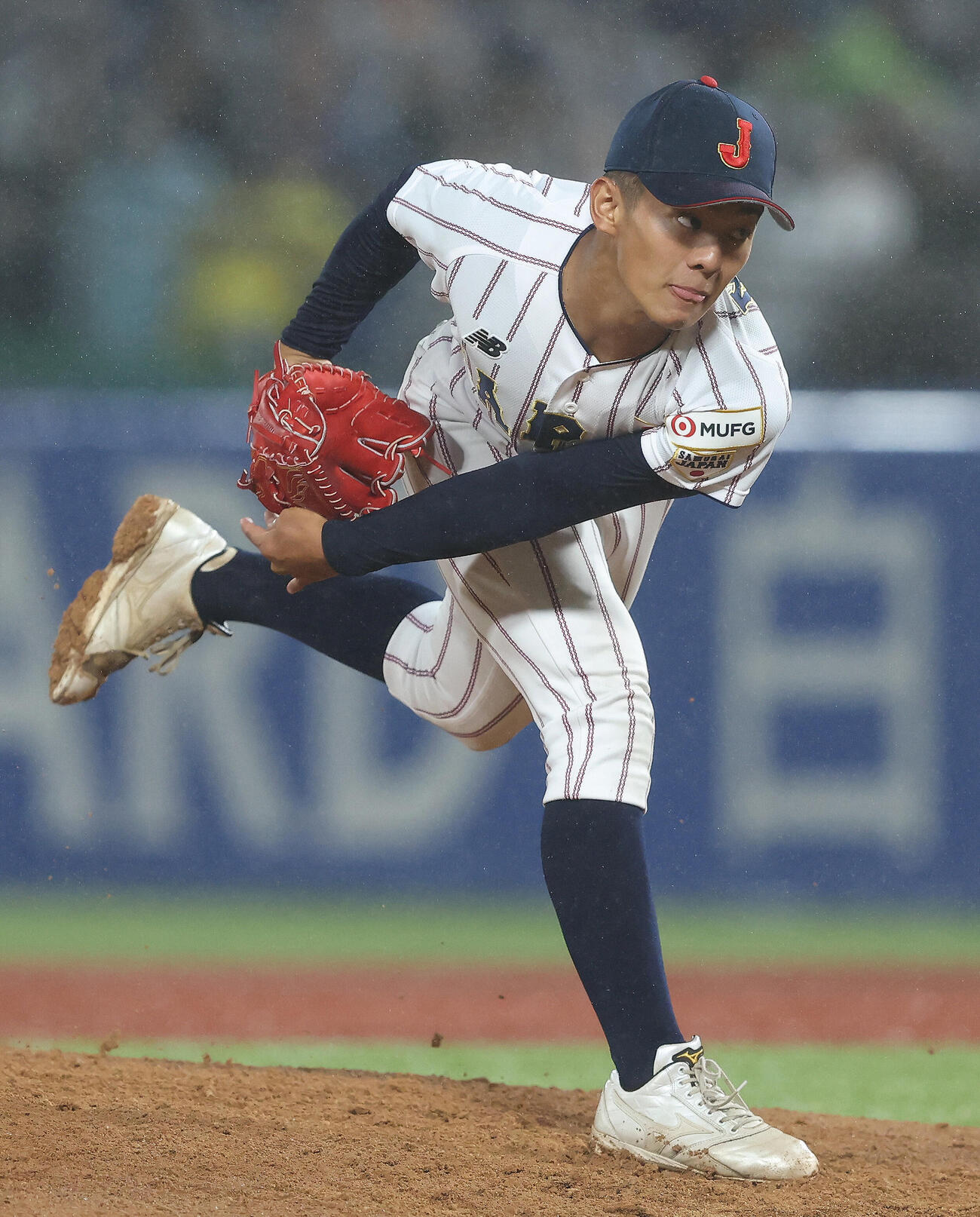大学日本代表対高校日本代表　3回表、力投する高校日本代表・前田侑大（撮影・河田真司）