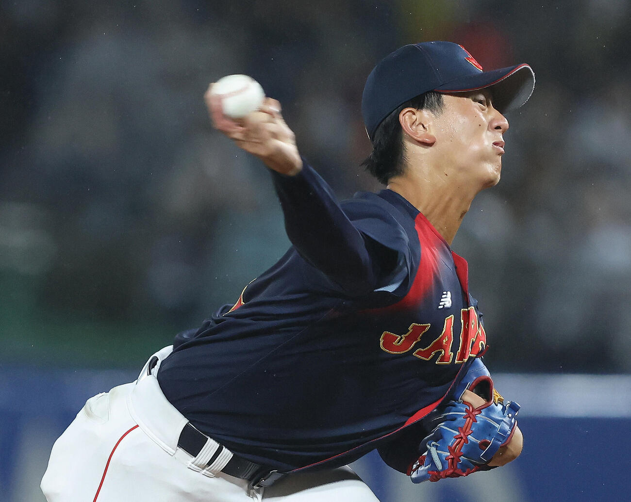 大学日本代表対高校日本代表　4回裏、力投する馬場拓海（撮影・河田真司）