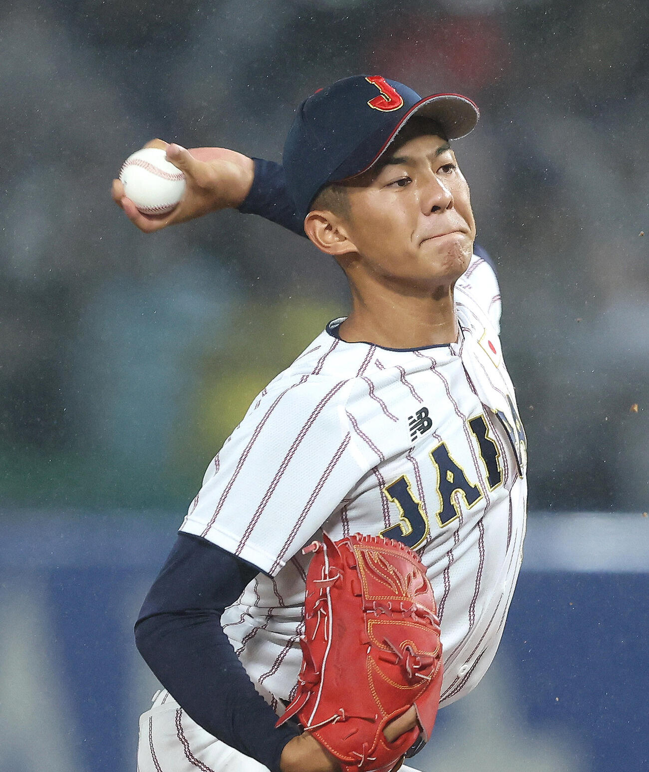 大学日本代表対高校日本代表　3回表、力投する高校日本代表・前田侑大（撮影・河田真司）