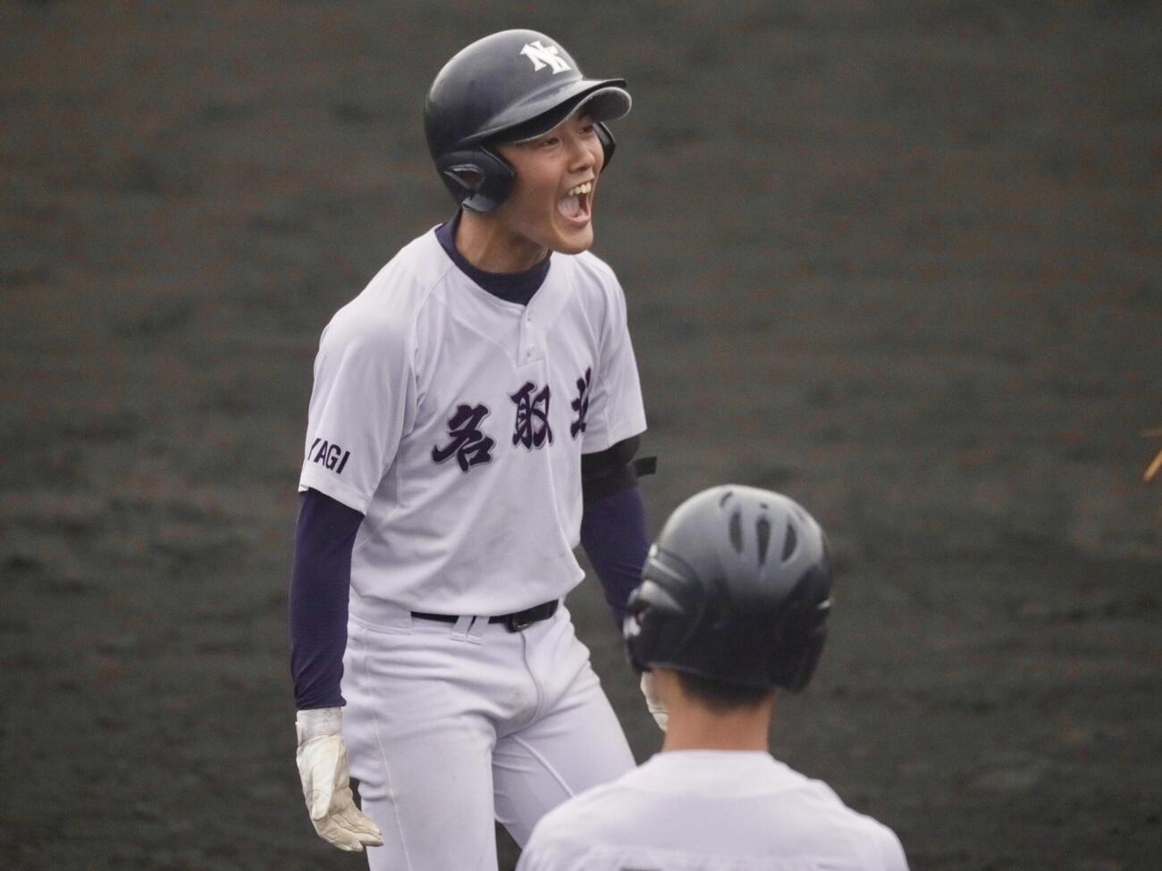 柴田対名取北　コールドを決める適時打を放ちほえる名取北・高橋尚埜外野手（撮影・高橋香奈）