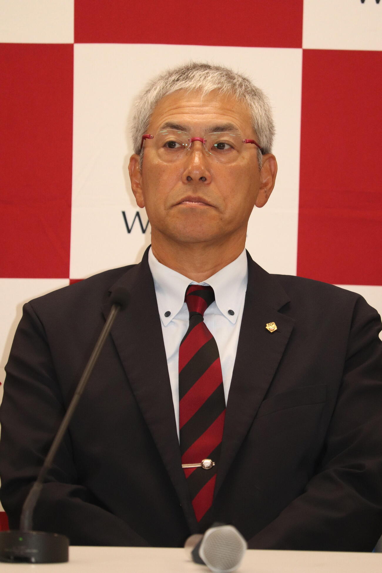 退任会見に臨む早大・小宮山悟監督（撮影・保坂淑子）＝2026年8月31日