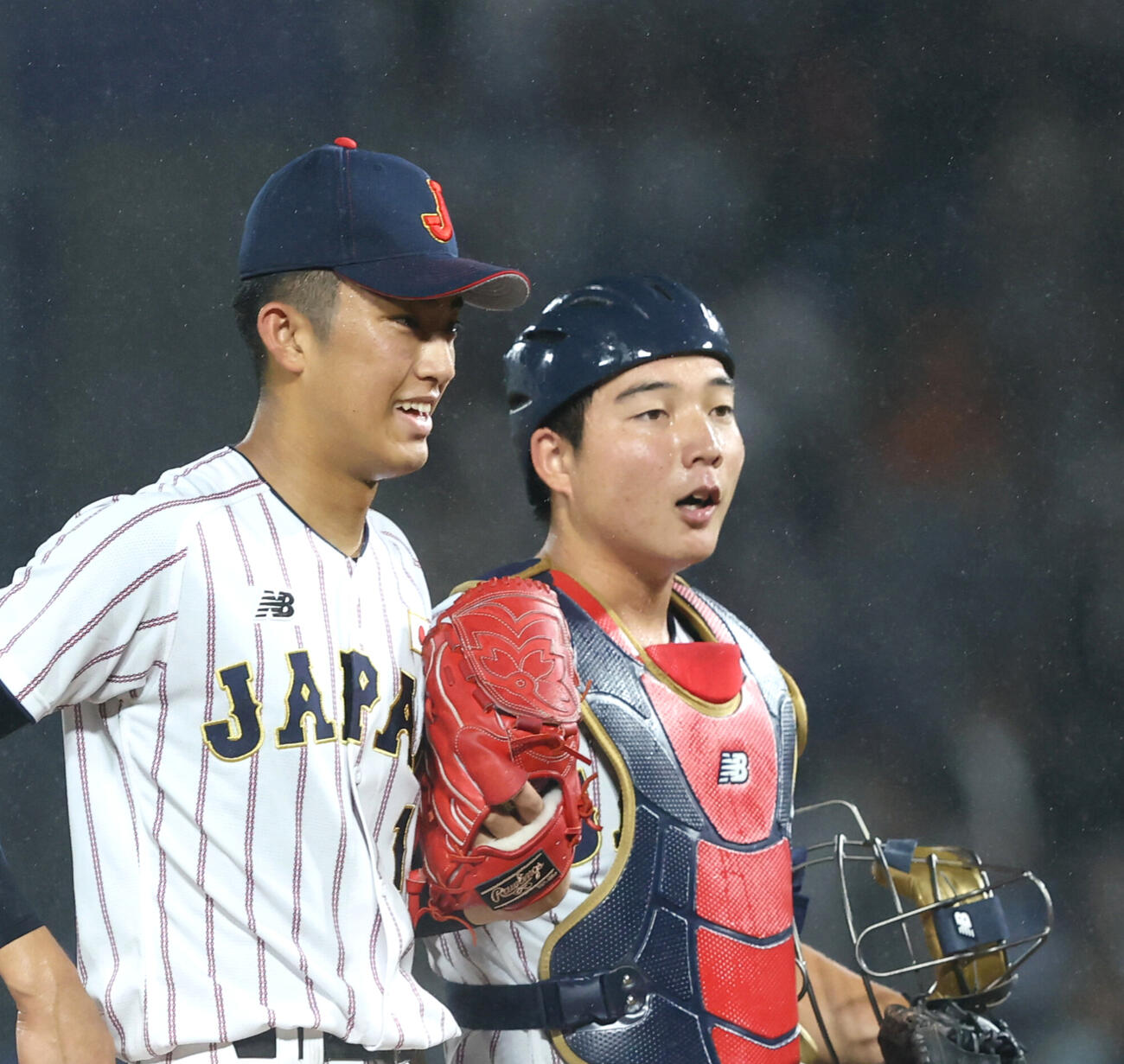 織田翔希（左）と話す山田凜虎（2026年撮影）