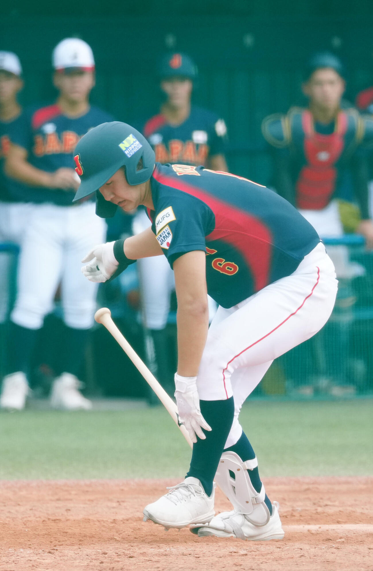 高校日本代表対立大　4回表、死球を受けた高校日本代表の池田聖摩（撮影・江口和貴）