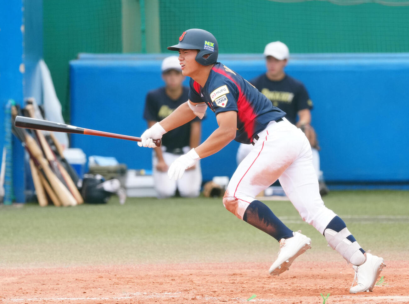 高校日本代表対立大　3回表、適時打を放つ高校日本代表の井口瑛太（撮影・江口和貴）