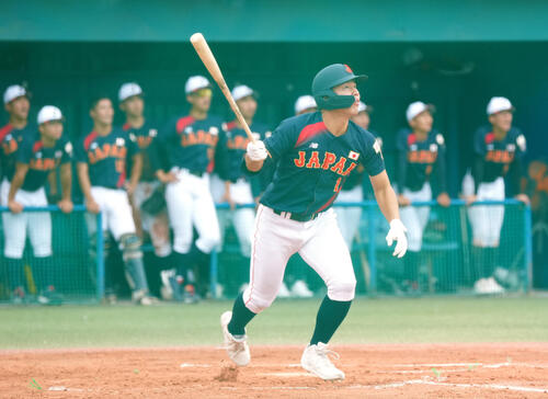 【U18】横浜の小野舜友が木製バットでソロ本塁打に犠打「指揮官の野球に応えるのが選手の義務」