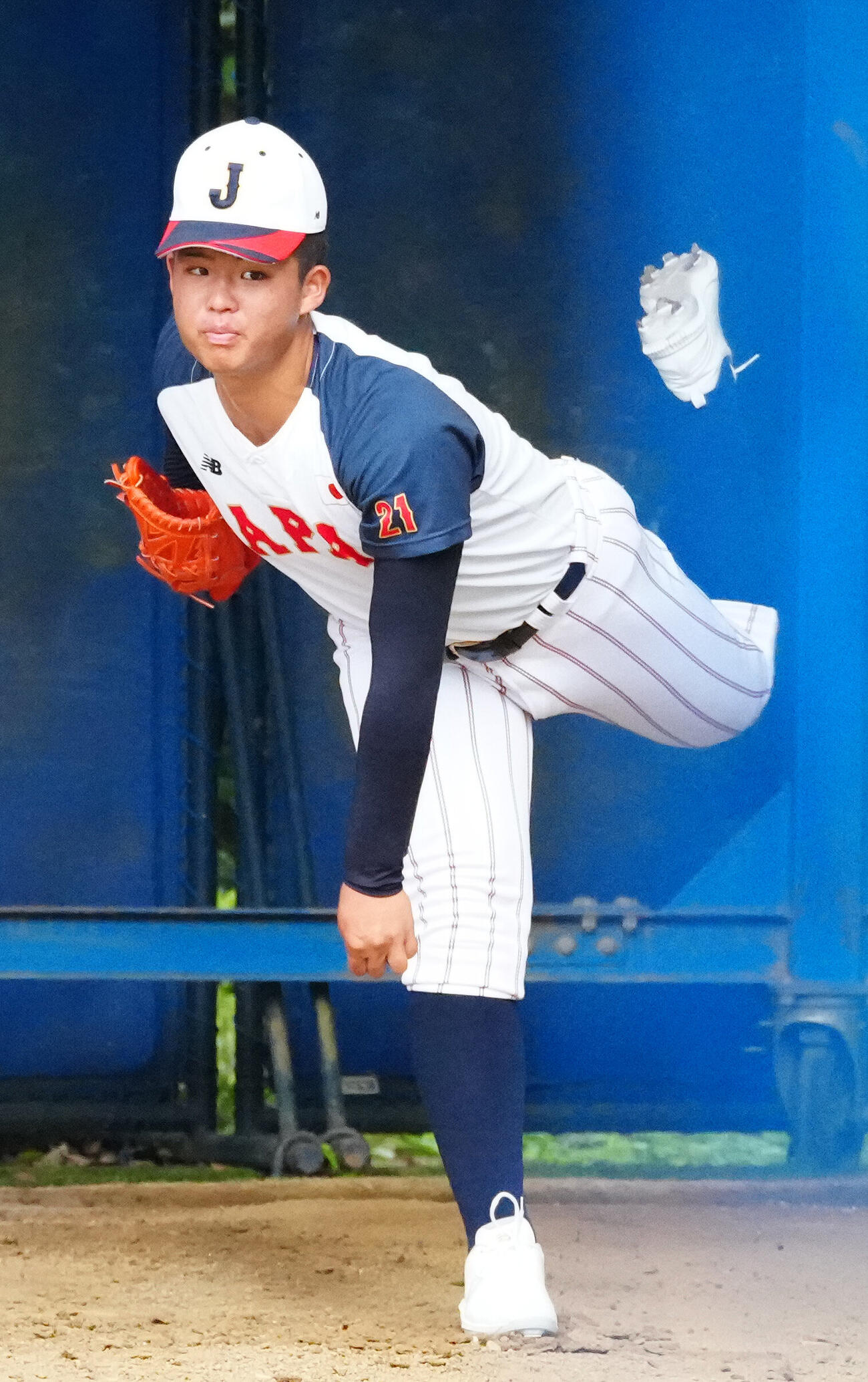 ブルペン投球する杉本真滉（撮影・江口和貴）