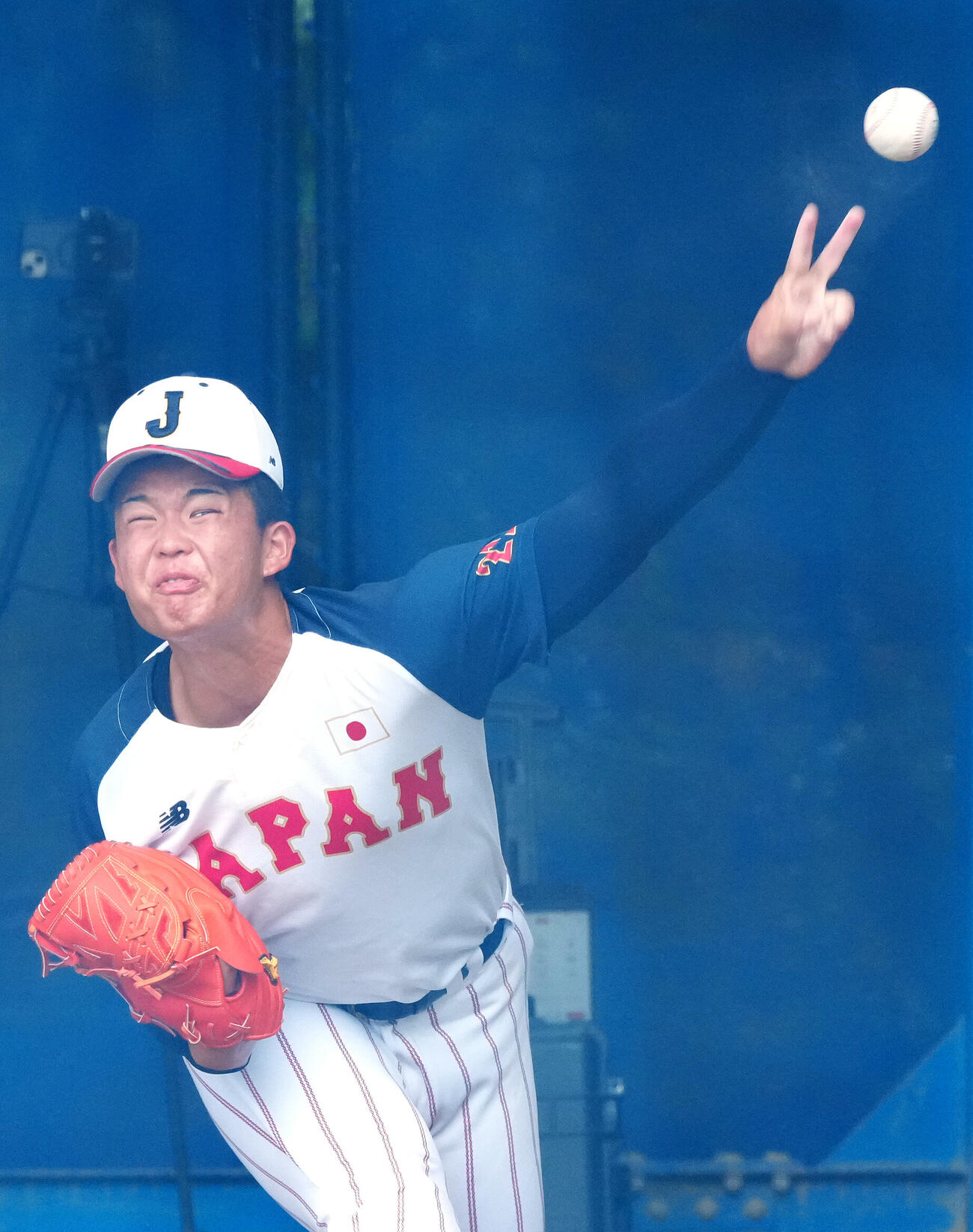 ブルペン投球する杉本真滉（撮影・江口和貴）
