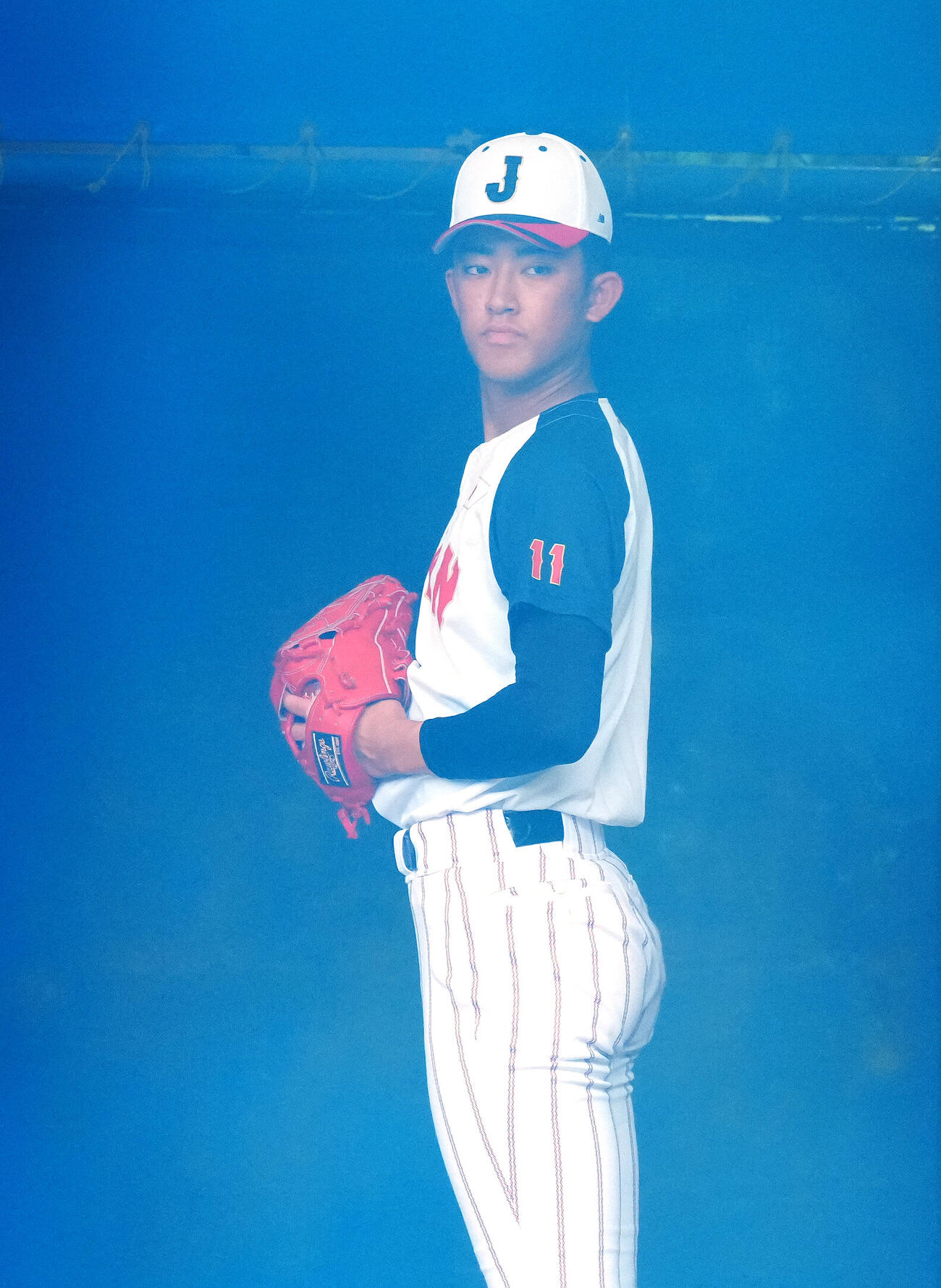 ブルペン投球する織田翔希（撮影・江口和貴）