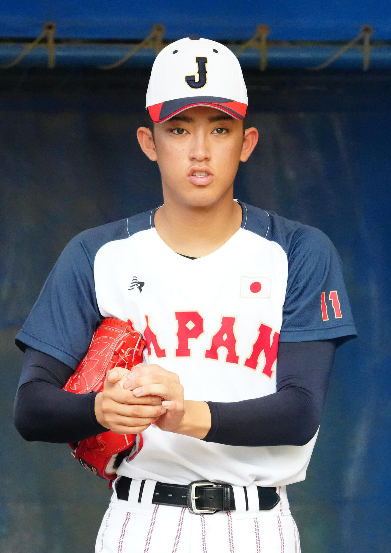 ブルペンに入る織田翔希（撮影・江口和貴）