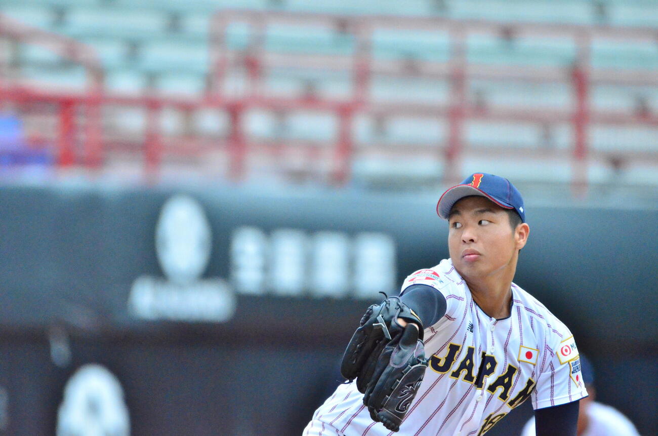 香港との初戦のマウンドに立った高校日本代表の末吉（撮影・平山連）