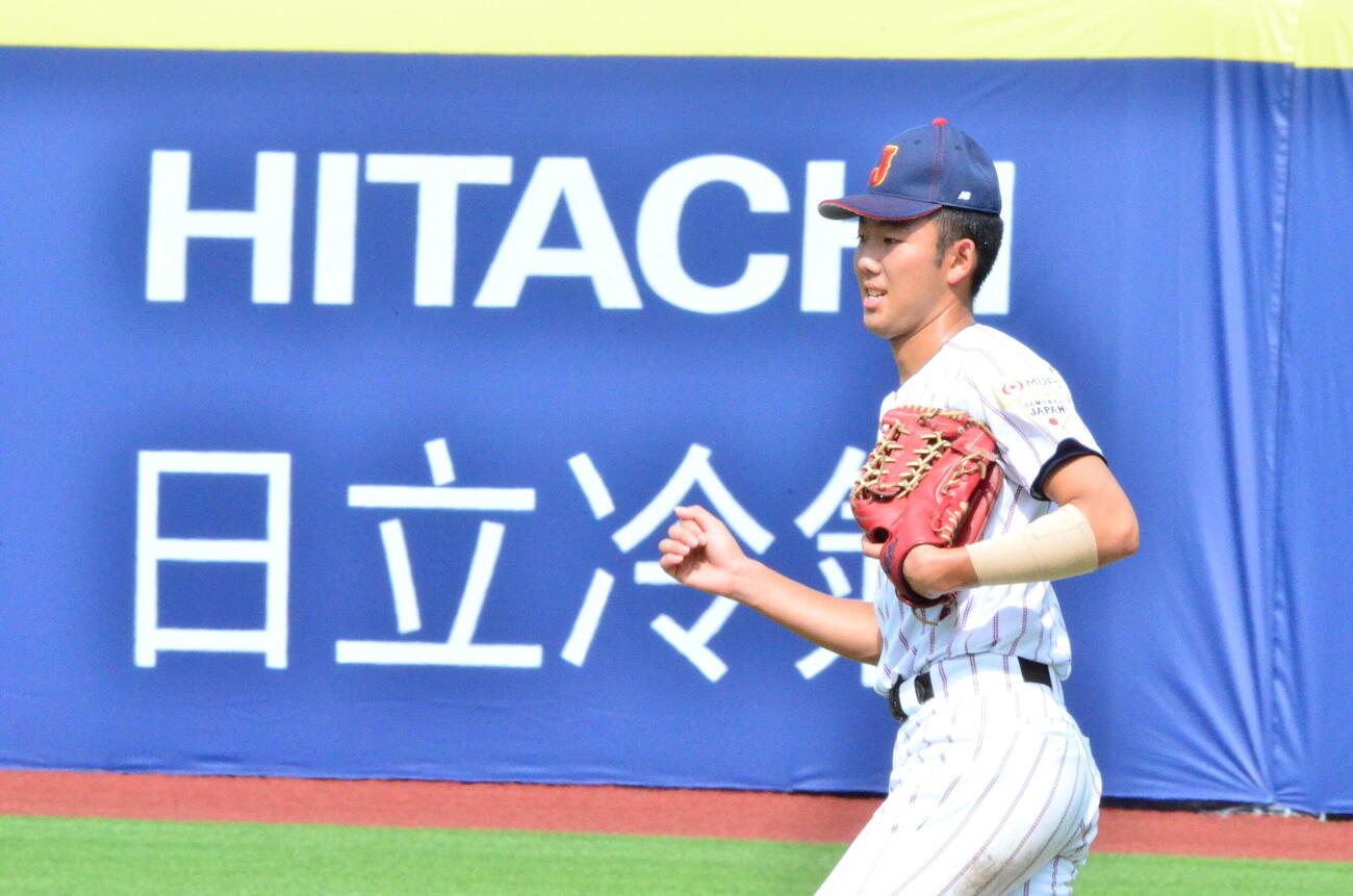 右翼手でスタメン出場した梶山（撮影・平山連）