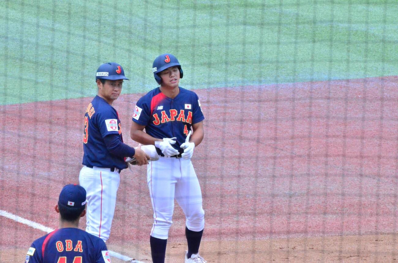 初回に左越え三塁打を放った井口（撮影・平山連）