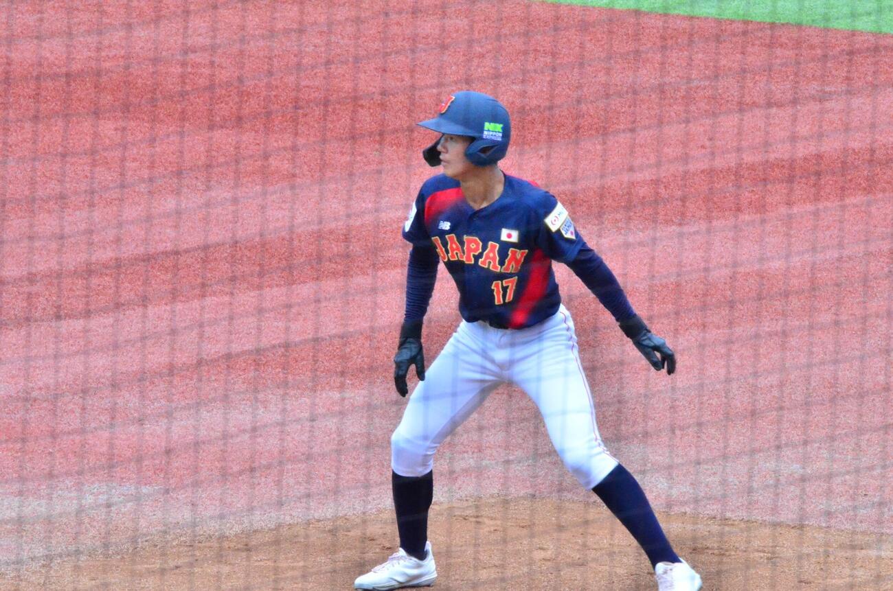 初回に中前へ先制適時打を放った萬谷堅心（撮影・平山連）