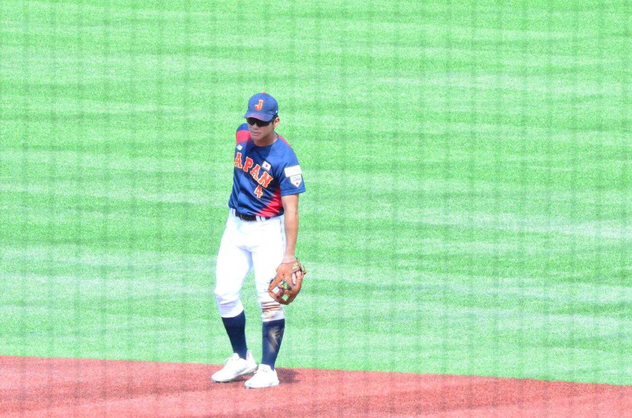 二塁守備に就く井口瑛太（撮影・平山連）