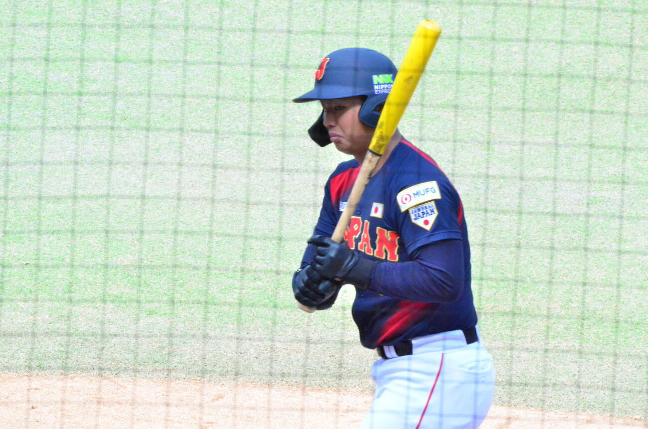 4回に志願の代打で登場し、四球を選んだ末吉良丞（撮影・平山連）