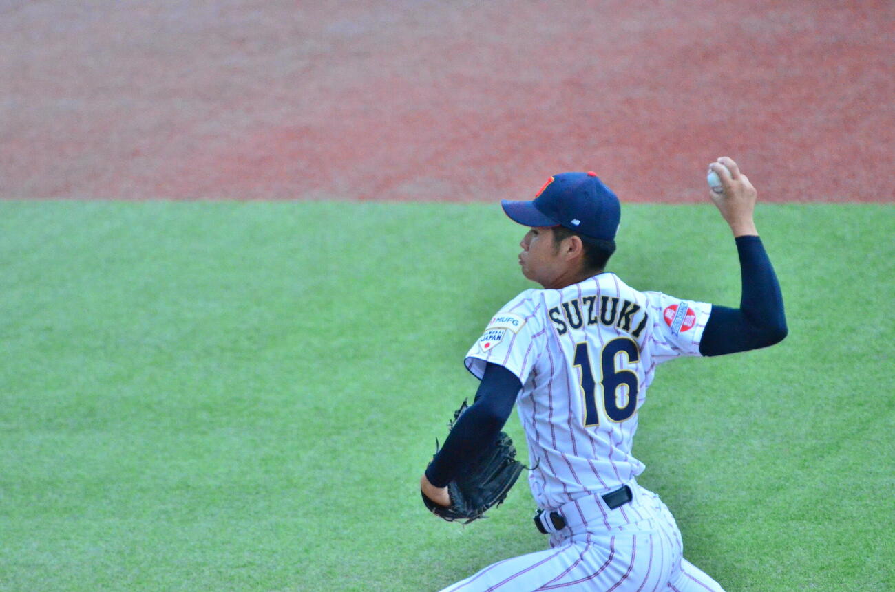 2番手で登板した鈴木（撮影・平山連）
