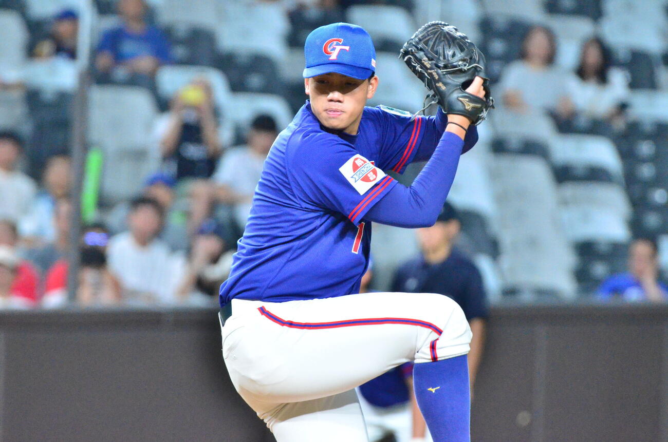 日本戦に先発した台湾の本格派左腕・劉任右（撮影・平山連）