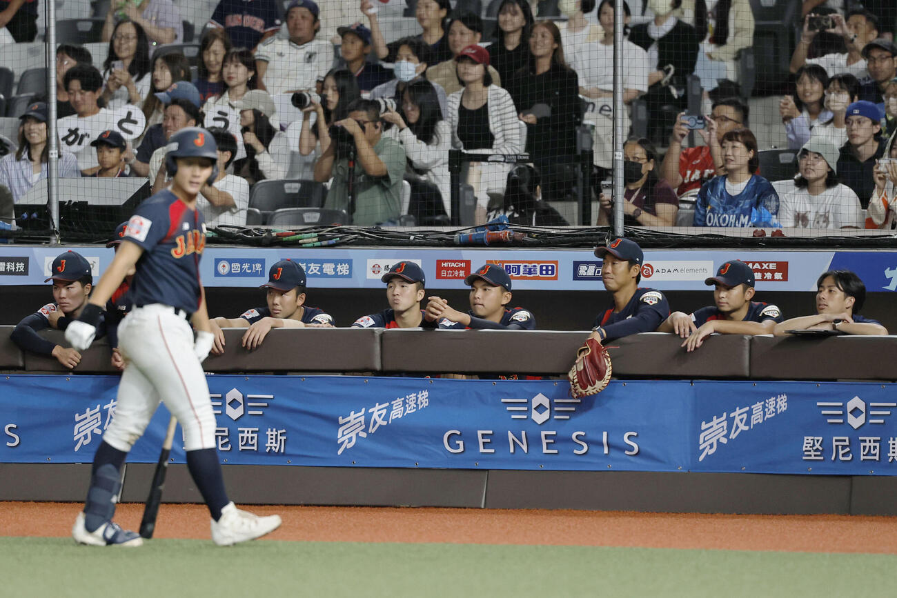 決勝で韓国に敗れた高校日本代表（共同）