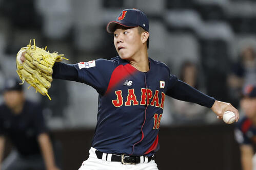 決勝の韓国戦に3番手で登板した小林=台北(共同)