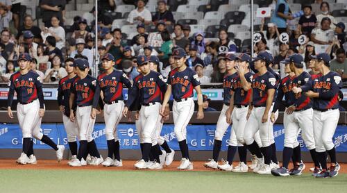 決勝で韓国に敗れた高校日本代表(共同)