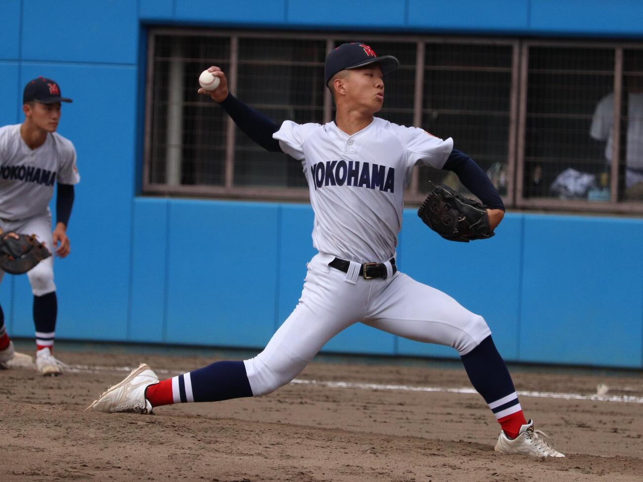 横浜ー横浜商大　横浜、先発の福井那留（撮影・保坂淑子）