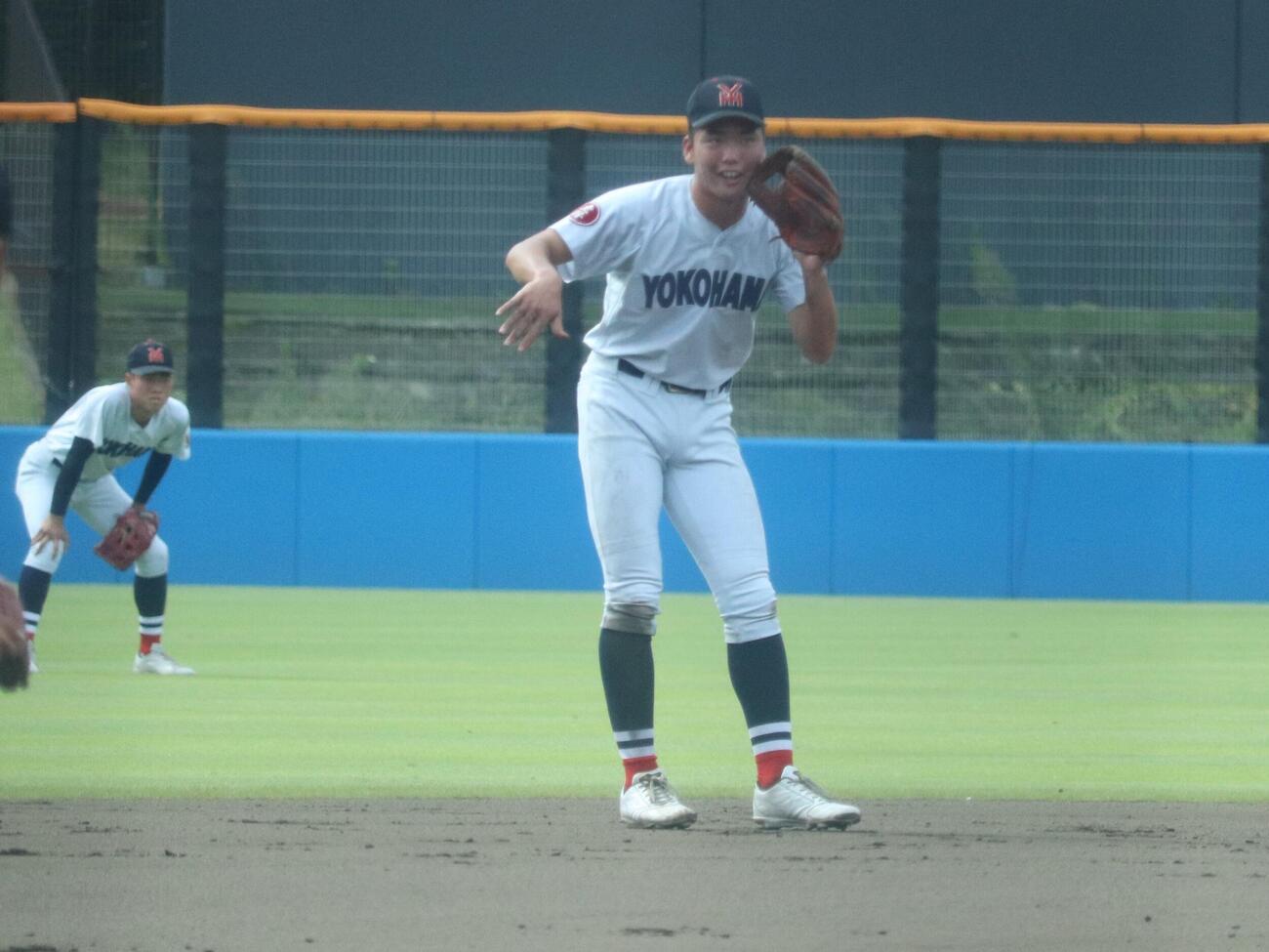 横浜ー横浜商大　2回まで遊撃の守備についた横浜の川上慧（撮影・保坂淑子）
