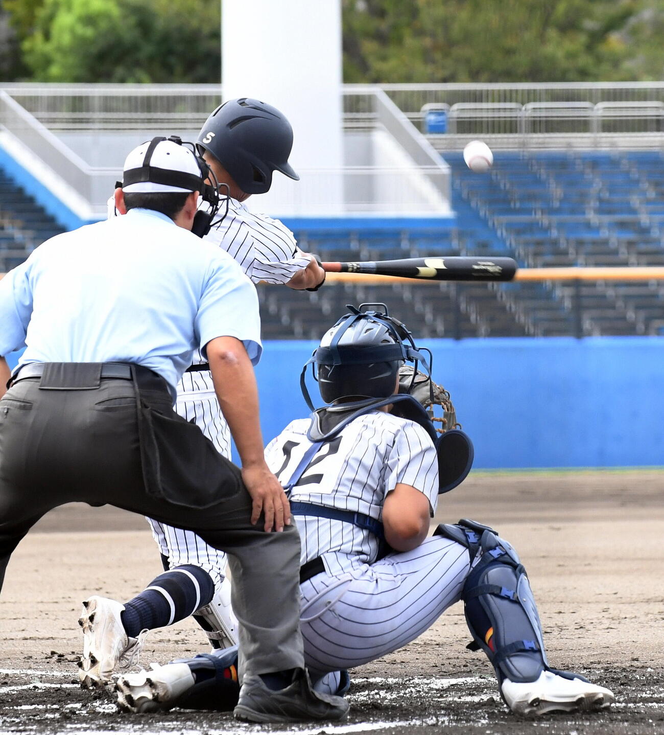 常葉大菊川対加藤学園　1回表常葉大菊川1死満塁、左越えに走者一掃の3点適時二塁打を放つ大石