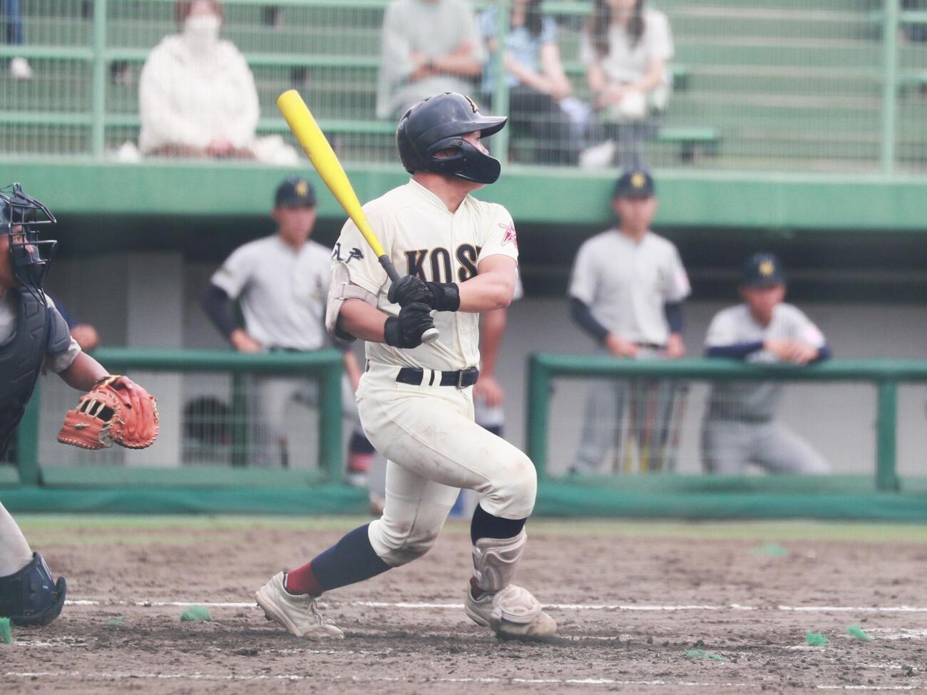 八戸学院光星対青森山田　5回1死二、三塁、同点の二塁打を放つ八戸学院光星・鈴木悠斗捕手（撮影・高橋香奈）