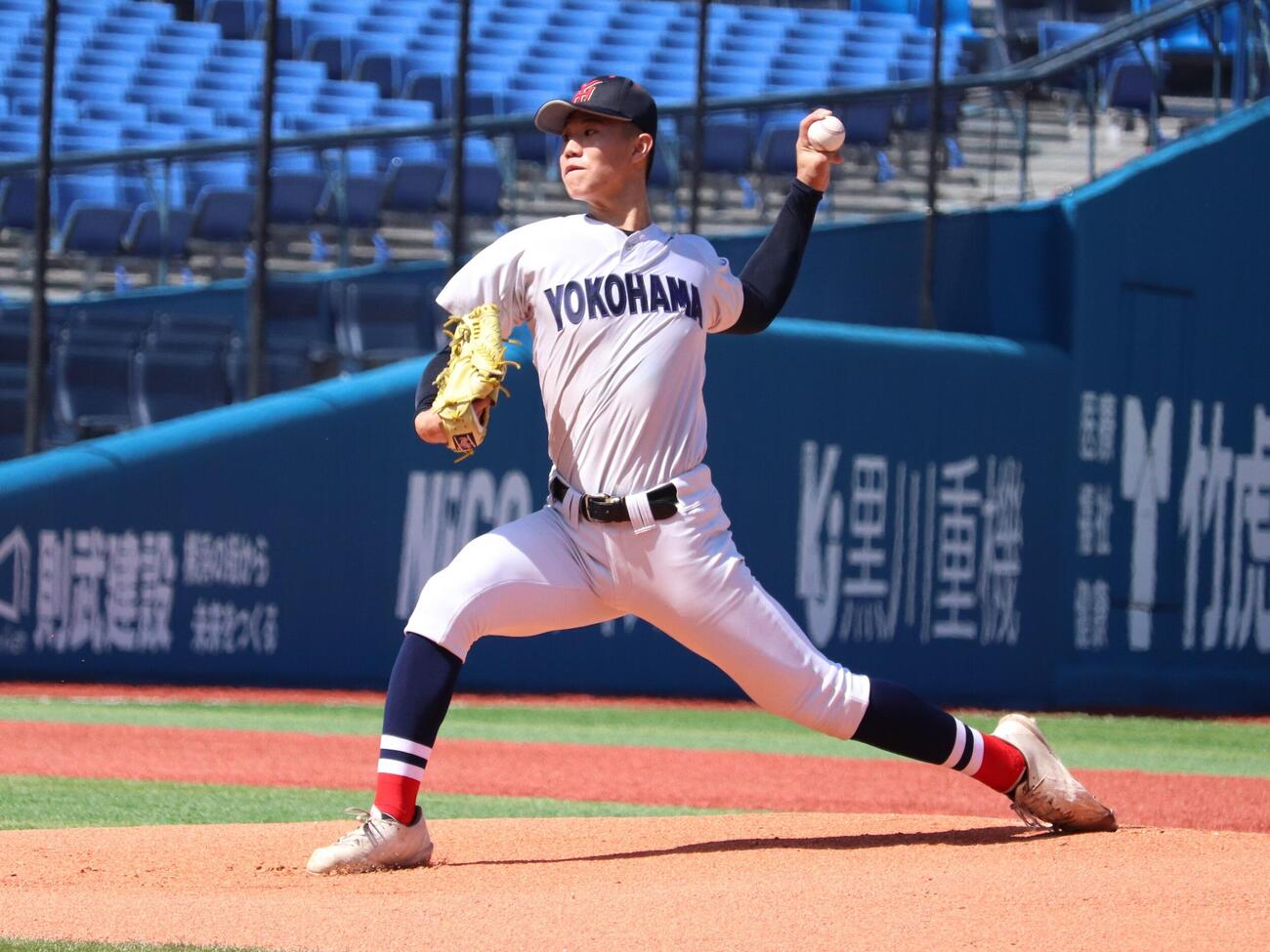桐光学園対横浜　横浜の先発、エースの小林鉄三郎（撮影・保坂淑子）