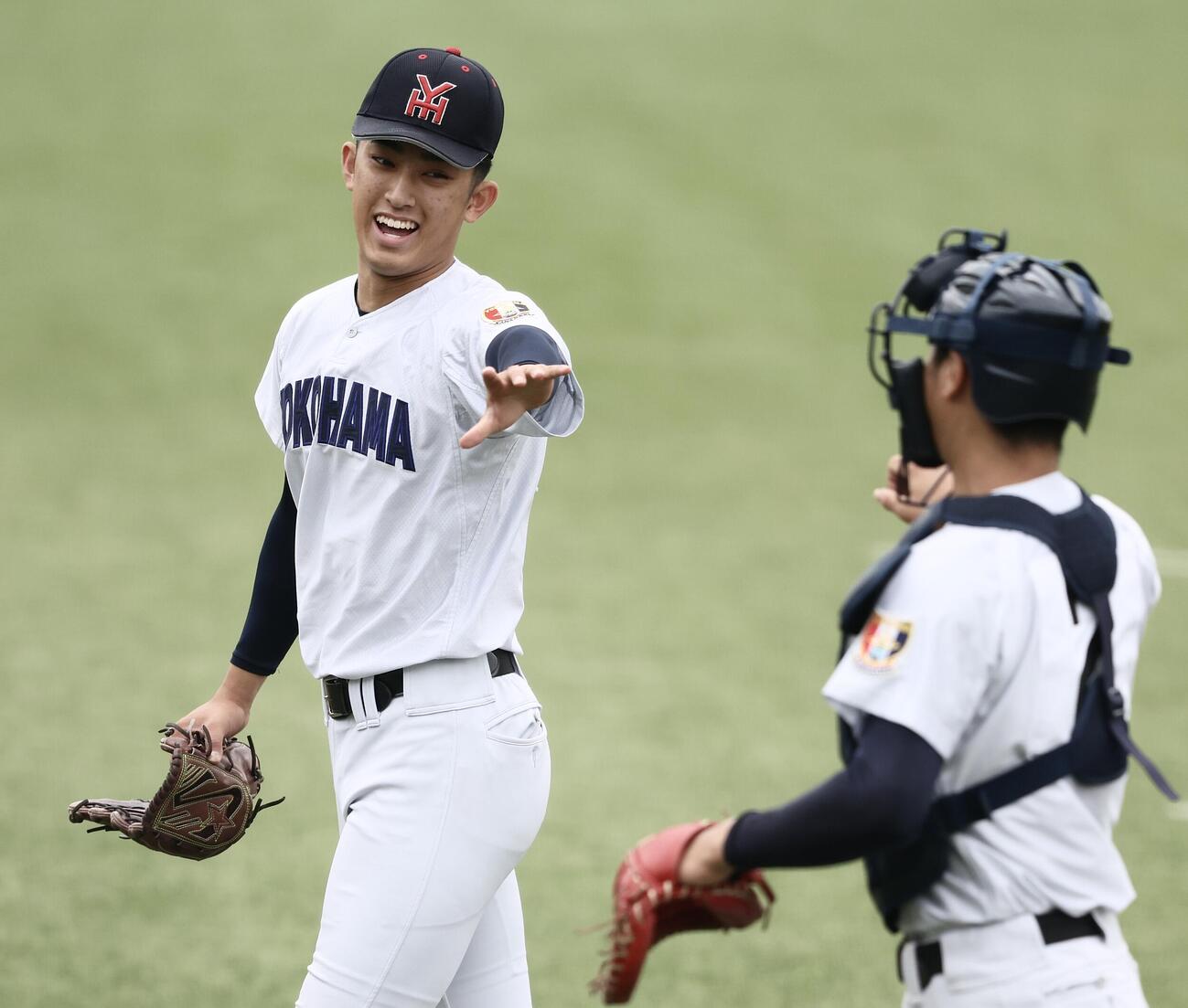 横浜対智弁和歌山　1回裏を抑える横浜・織田翔希（撮影・河田真司）