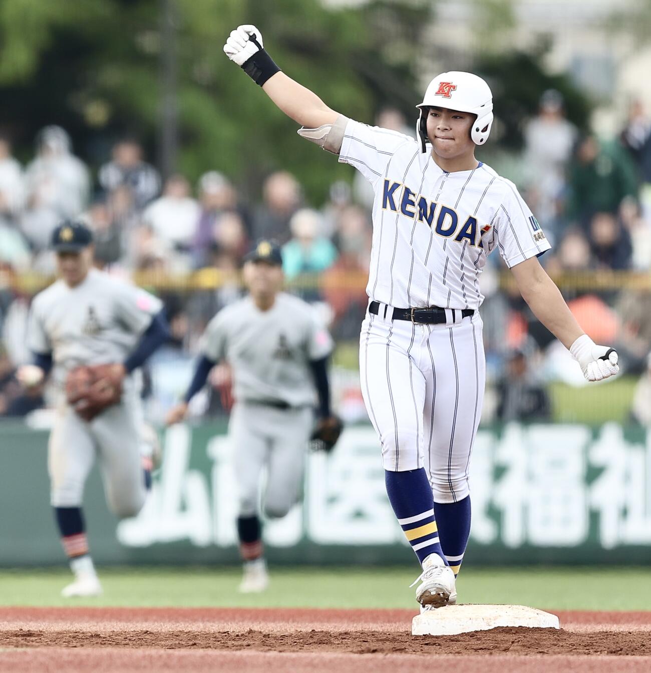 健大高崎対青森山田　7回表健大高崎1死二塁、適時二塁打で出塁する石田雄星（撮影・河田真司）