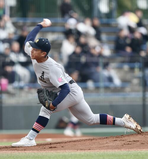 健大高崎対青森山田 先発登板する青森山田・手代森爽来(撮影・河田真司)