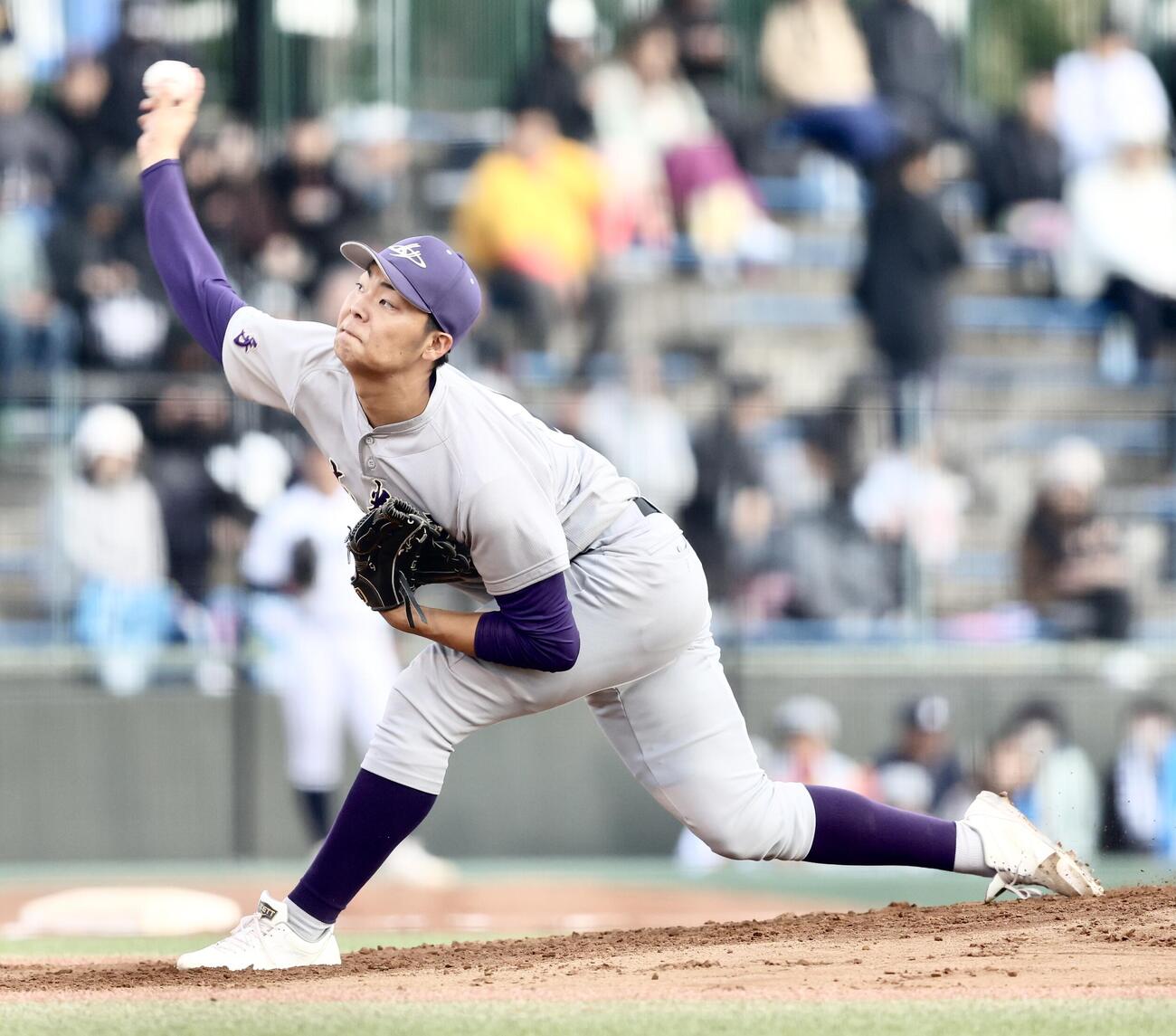 花巻東対有明　先発登板で力投する花巻東・菅原駿（撮影・河田真司）