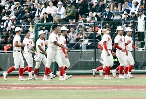 智弁和歌山が横浜に敗れる　織田翔希の粘投に中谷仁監督「改めて素晴らしいピッチャー」