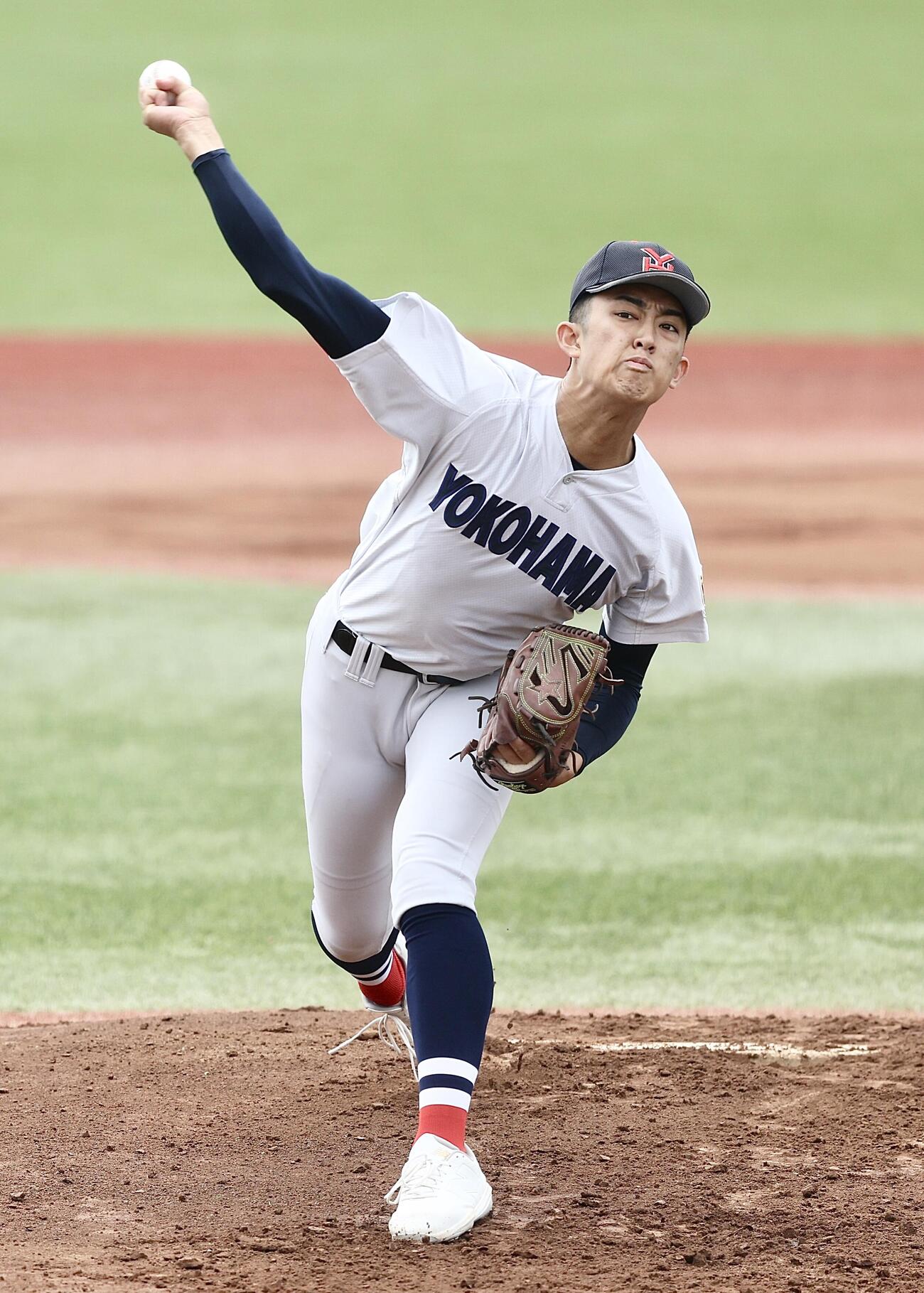 横浜対智弁和歌山　先発登板で力投する横浜・織田翔希（撮影・河田真司）