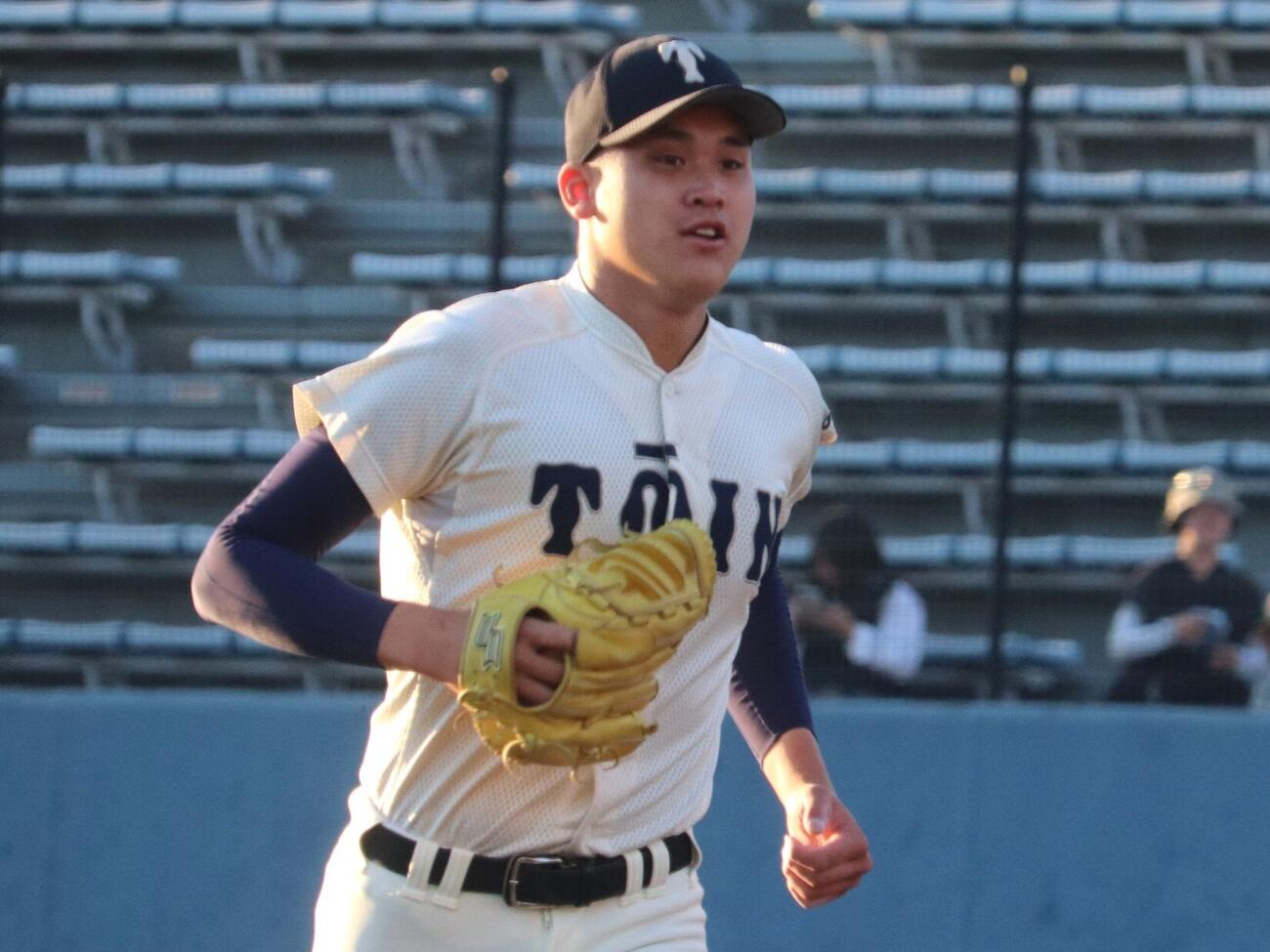 大阪大会準々決勝・履正社戦　先発した川本晴大投手（2年）（撮影・中島麗）