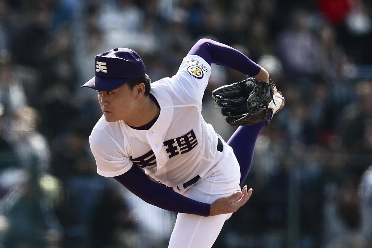 天理対健大高崎　7回裏、力投する長尾亮大（撮影・河田真司）