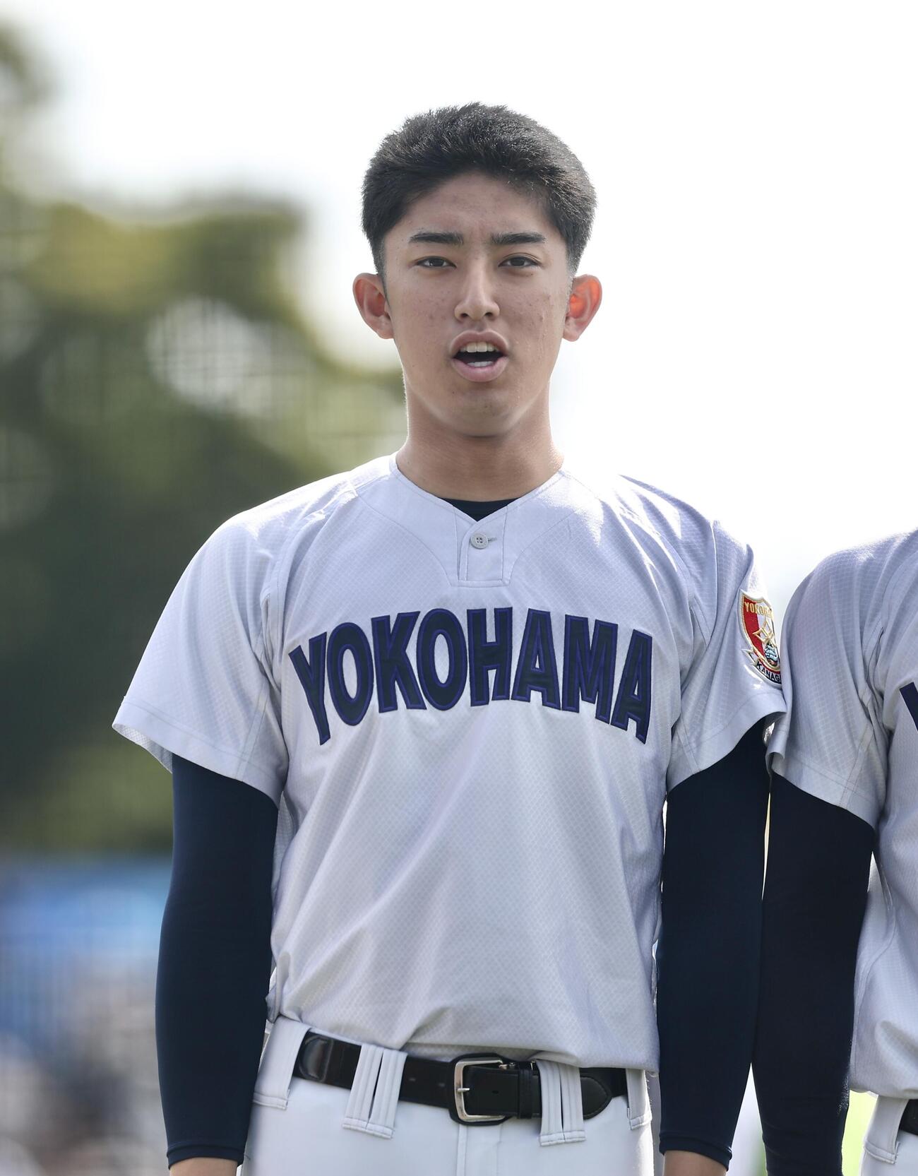 花巻東対横浜　試合前、あいさつする横浜・織田翔希（撮影・河田真司）