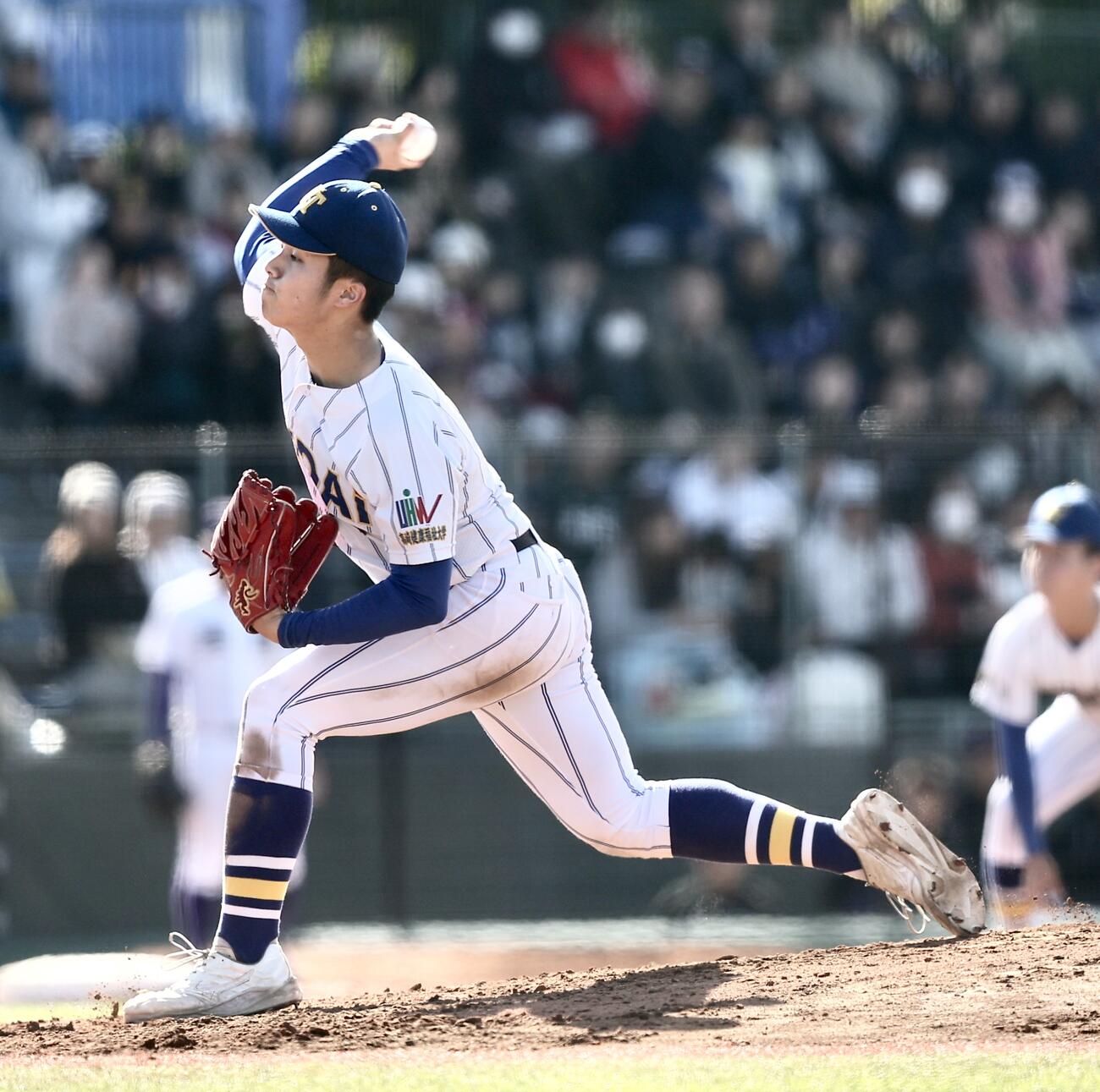 天理対健大高崎　4回表天理1死二、三塁、力投する健大高崎・石田翔大（撮影・河田真司）