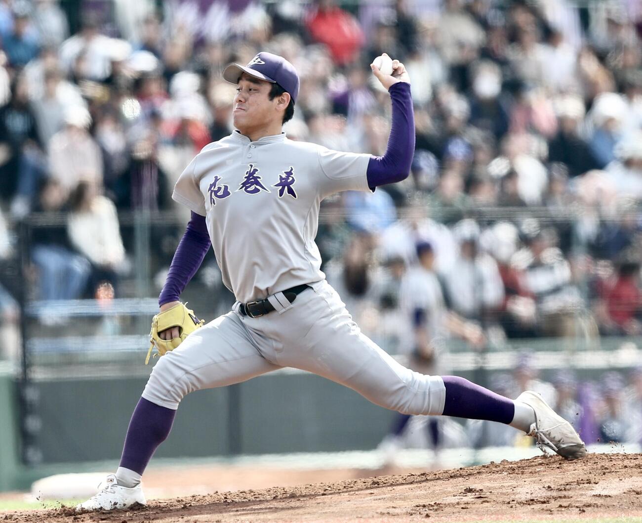 花巻東対横浜　先発登板で力投する花巻東・赤間史弥（撮影・河田真司）