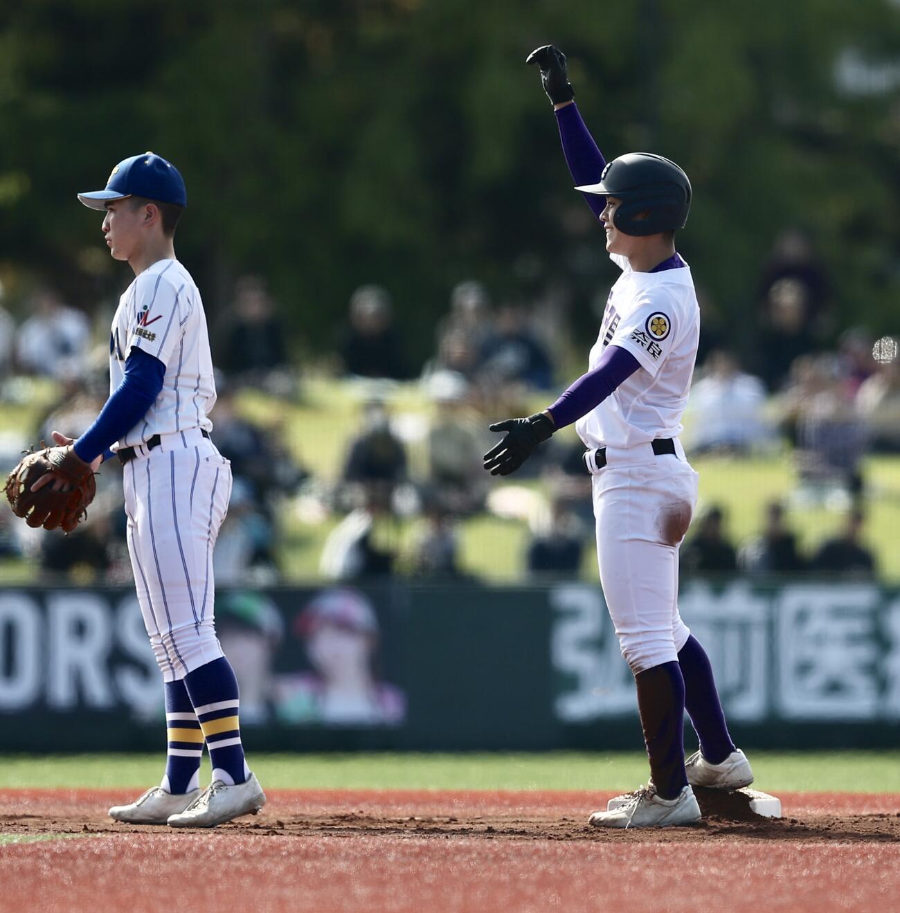 天理対健大高崎　7回表天理無死一、二塁、適時二塁打を放ちガッツポーズする田畑龍二（撮影・河田真司）