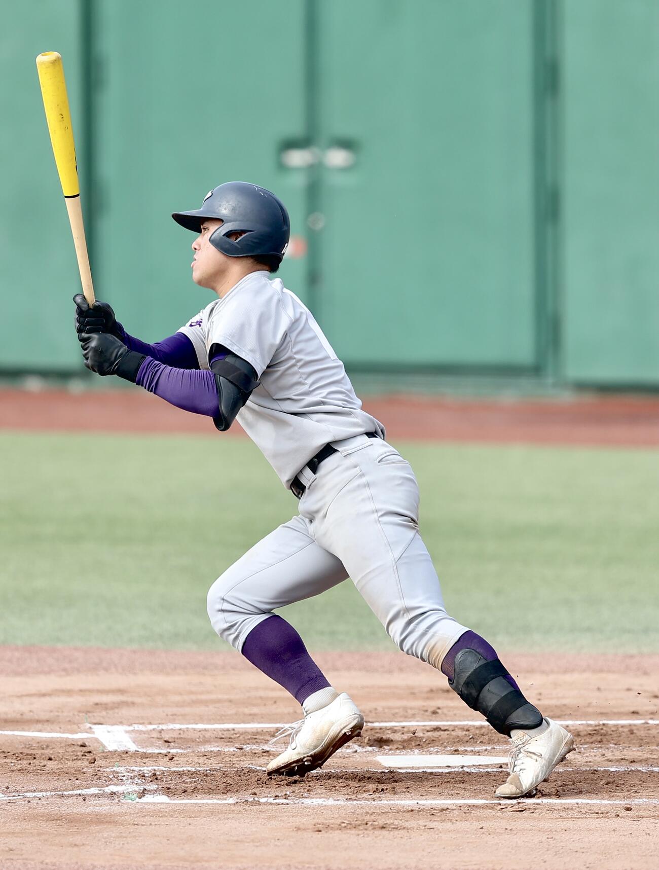 花巻東対横浜　延長8回表花巻東2死一、三塁、左前勝ち越し適時打を放つ赤間史弥（撮影・河田真司）
