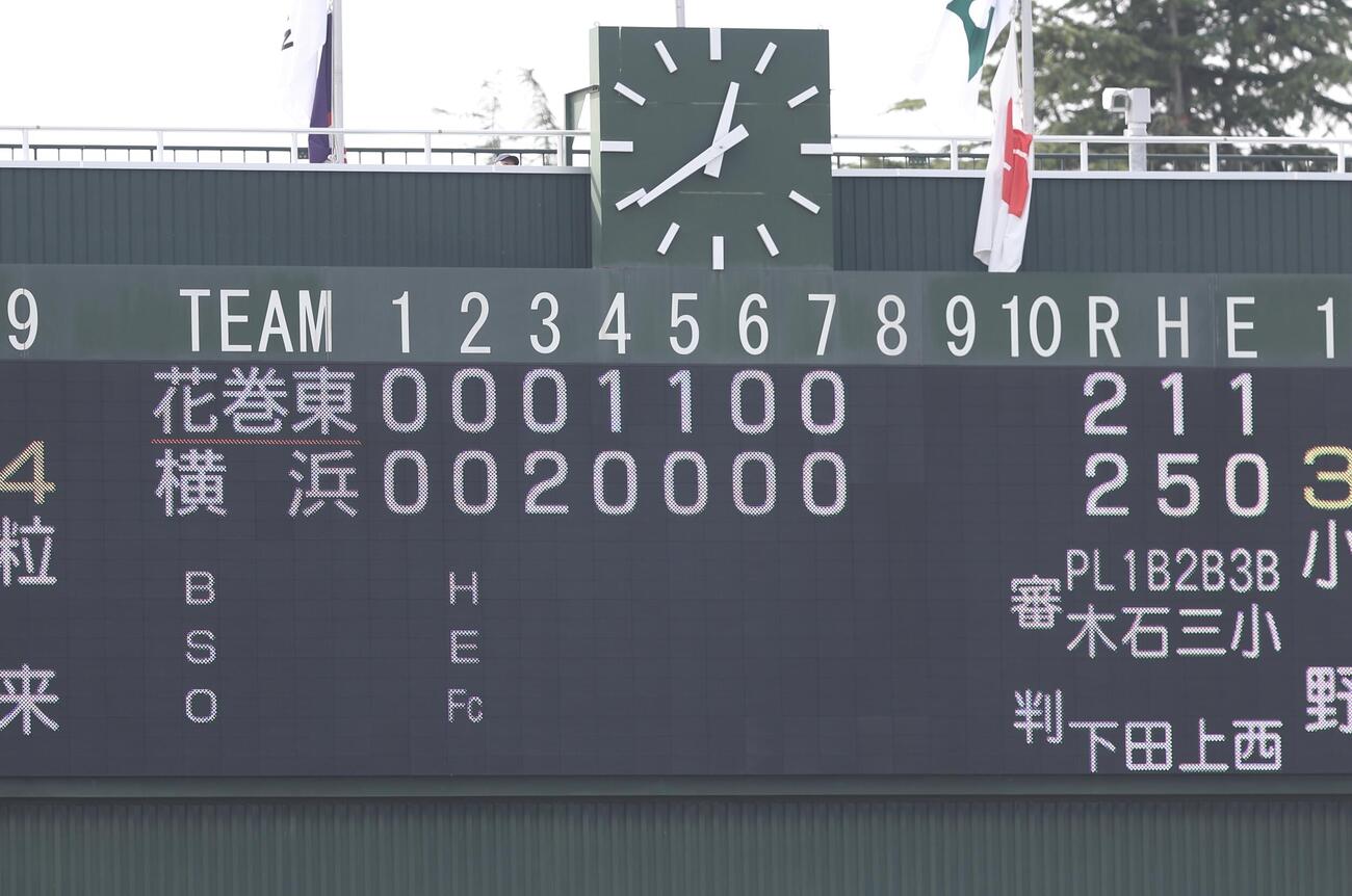 花巻東対横浜　同点で7回裏を終えタイブレークに入る（撮影・河田真司）