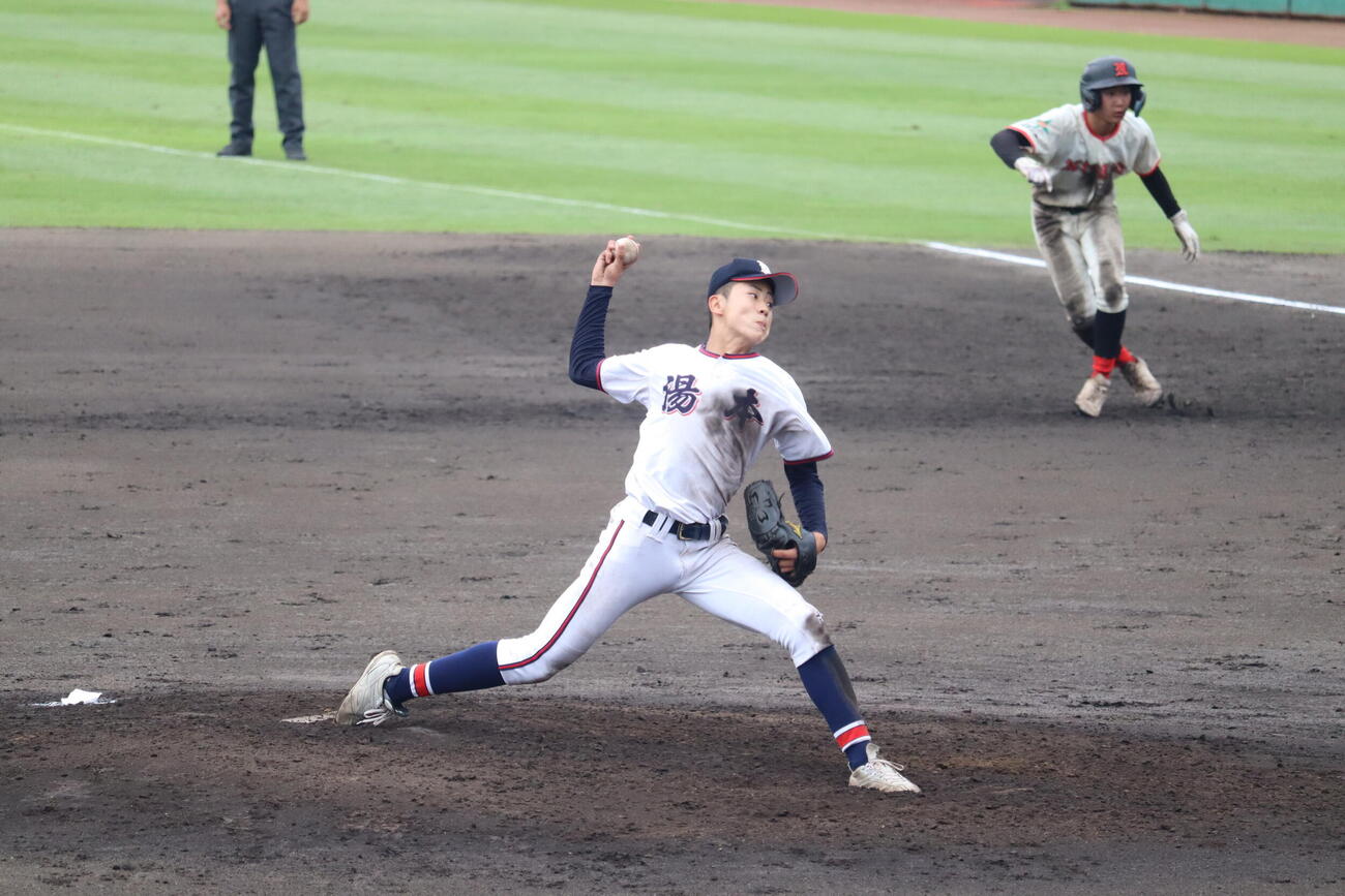 日大東北戦で登板したいわき湯本・半谷晴（2026年10月撮影）