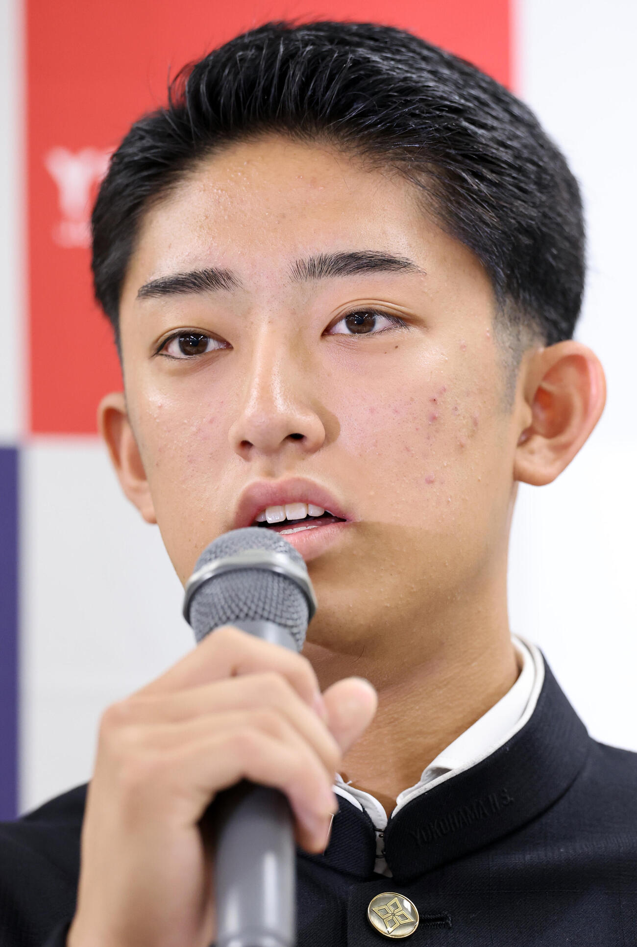 会見に臨む横浜・織田翔希（撮影・浅見桂子）