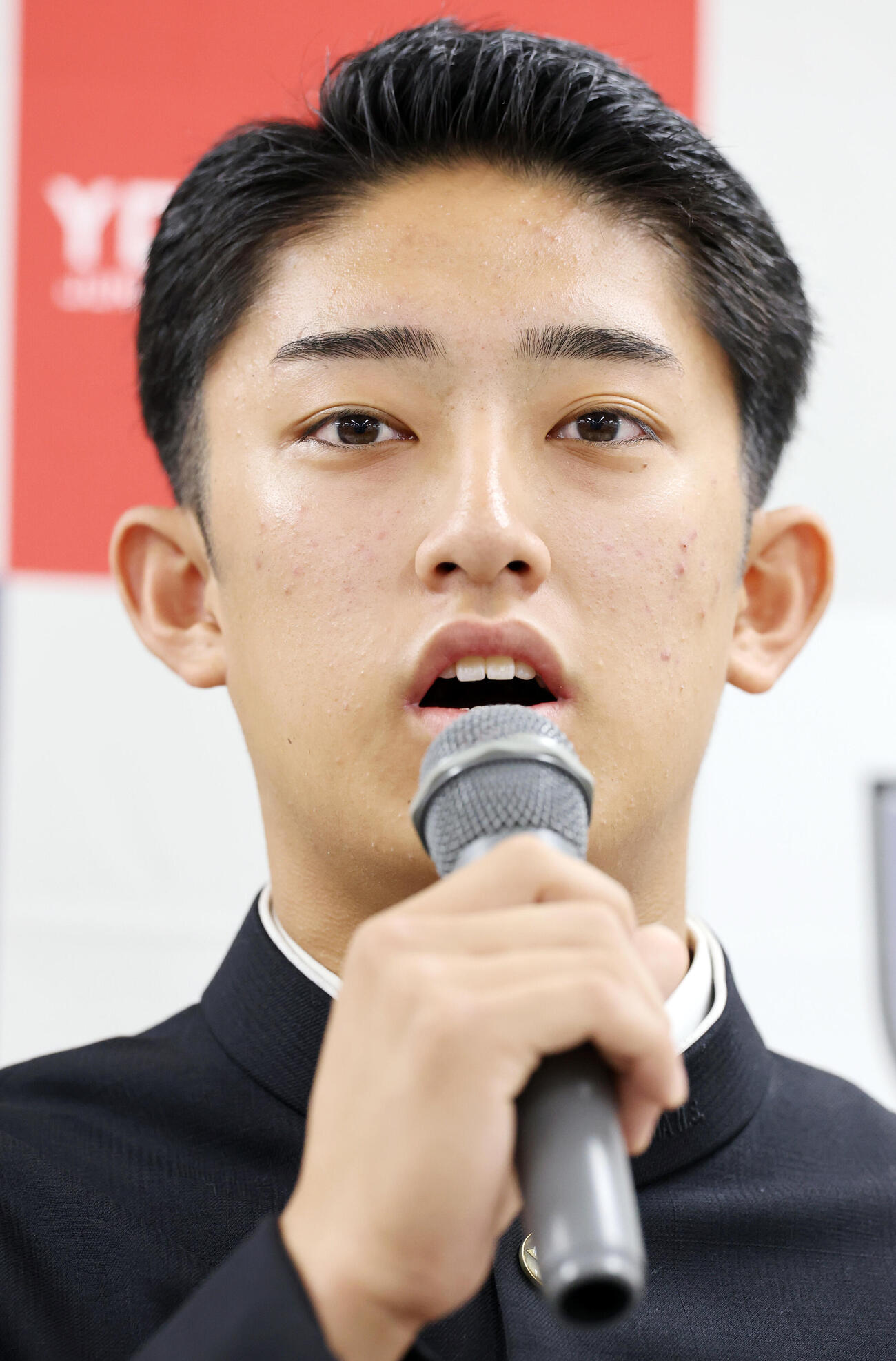 会見に臨み決意を語る横浜・織田翔希（撮影・浅見桂子）