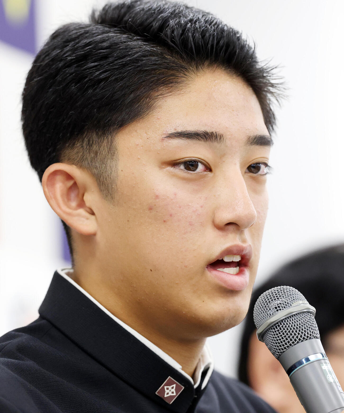 会見に臨み決意を語る横浜・織田翔希（撮影・浅見桂子）　2026年10月14日　横浜高校